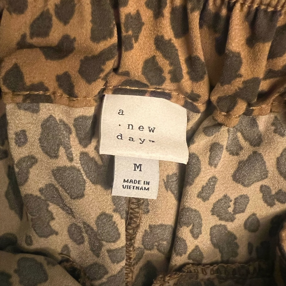 Shorts - Picture 2 of 3